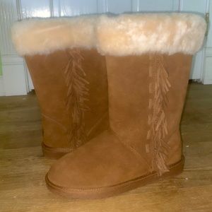NEW Minnetonka Canyon sheepskin boot